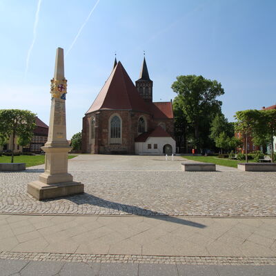 Bild vergrößern: Kirche Baruth-Postmeilensäule4