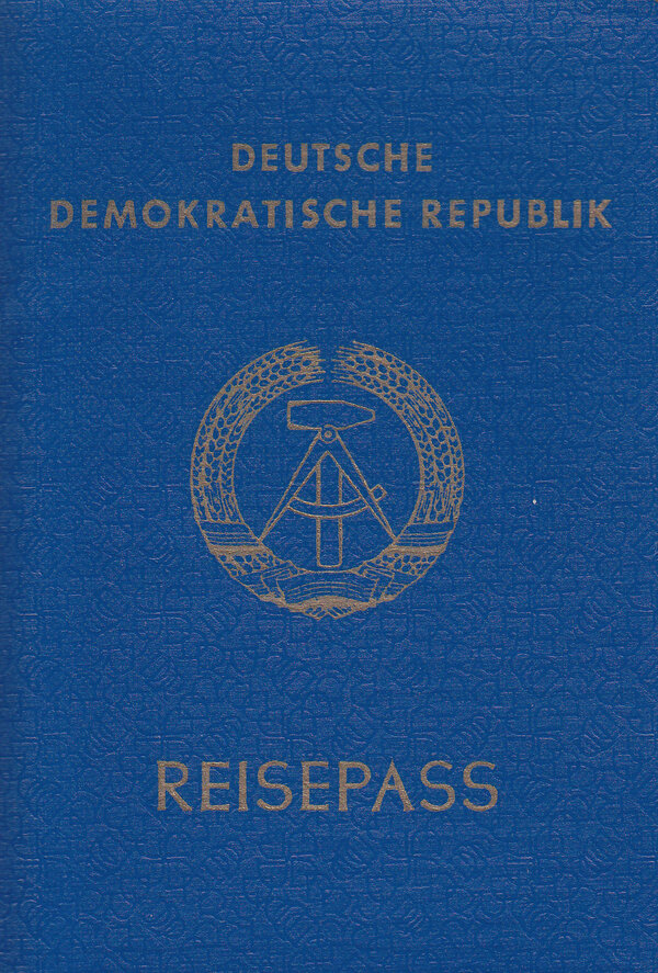 Bild vergrößern: Reisepass, ausgestellt am 24. November 1989